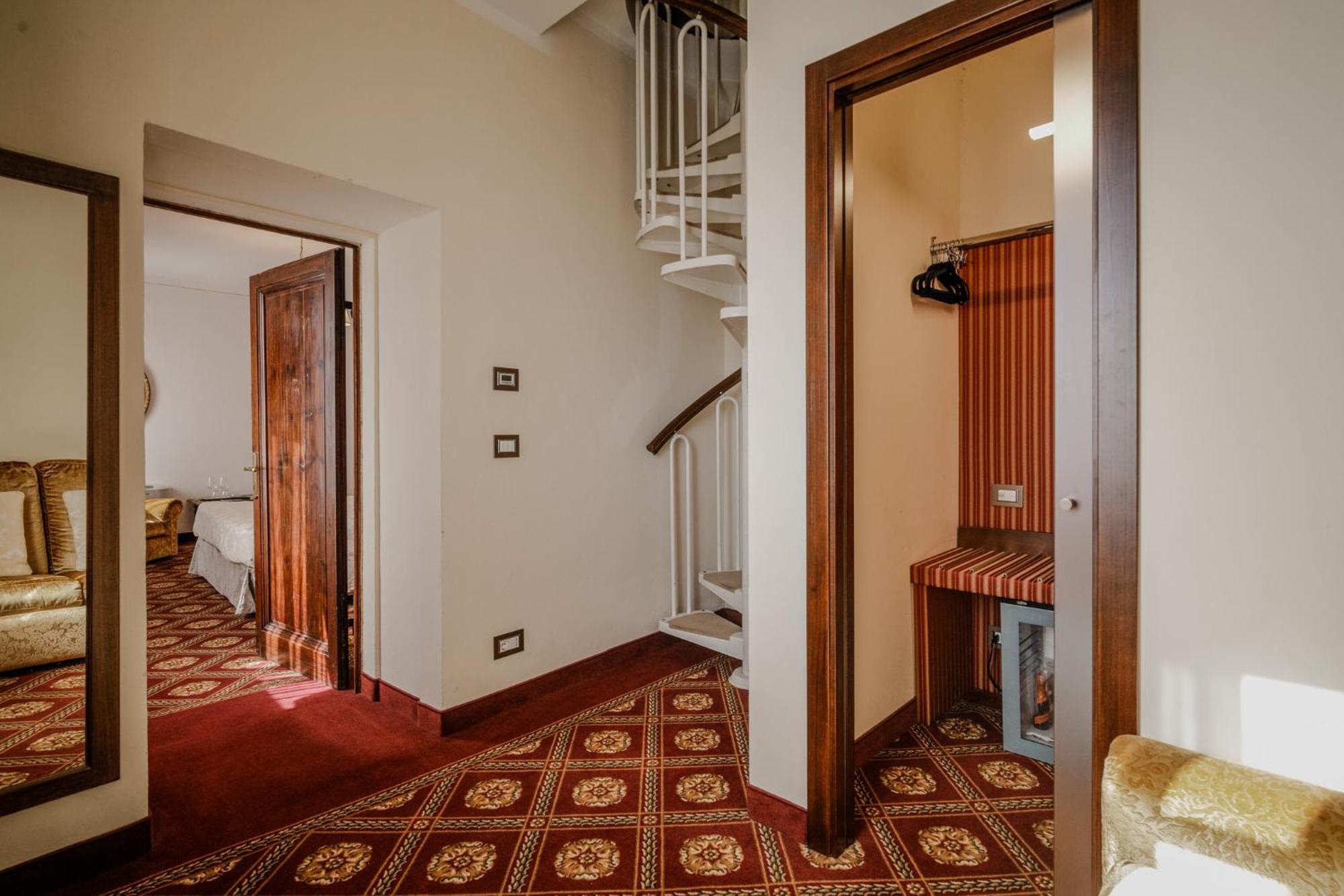 Villa Lecchi Hotel Wellness 콜레 발델사 외부 사진