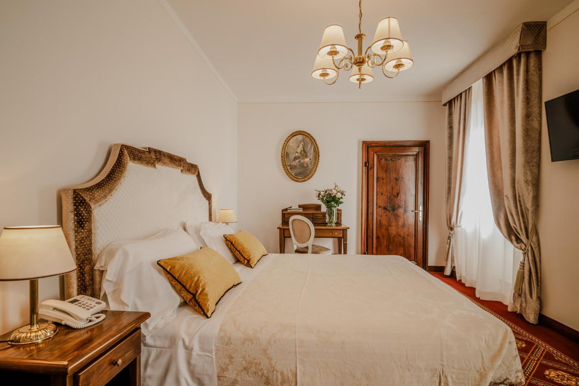 Villa Lecchi Hotel Wellness 콜레 발델사 외부 사진